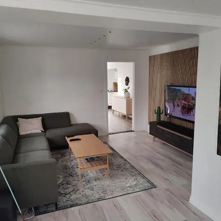 House Close To Town And Shopping Vila *