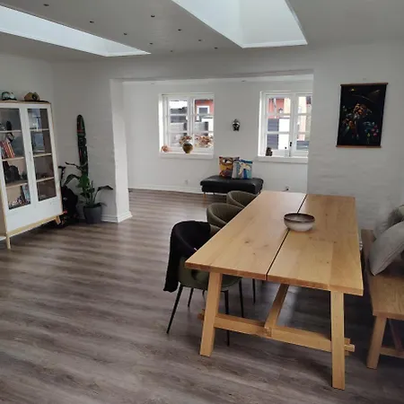 House Close To Town And Shopping Vila *